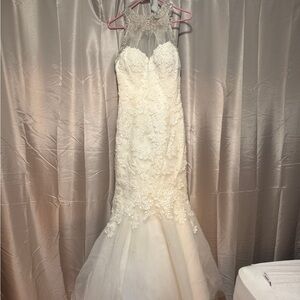 Elegant White Lace Wedding Dress
